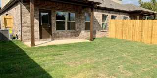 432 Red Robin Street Gallery 21