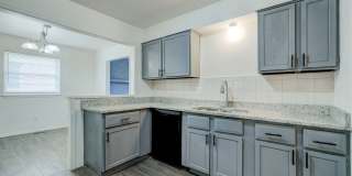 3 bedroom 2.5 bath - NW Highway and Rockwell Gallery 35