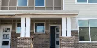 Spacious Town Home Gallery 1