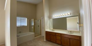 Single Story Beautiful Bay View Home Gallery 14