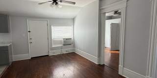 Penthouse Vintage Apartment in Historic Home Near Downtown Gallery 12