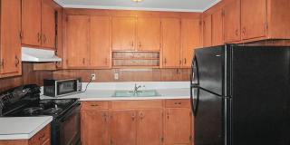 1 bedroom Condo in Cotswold Gallery 21