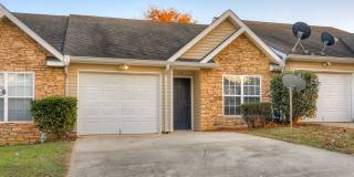 3 Bedroom 2 Bath Townhouse With Garage Gallery 1