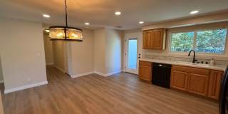 Updated Churchill 3 bedroom 2 bathroom Home Gallery 7