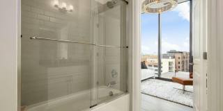 250 W Spring Street Gallery 18