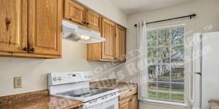 Two-Level Townhome in DeSoto Courts Gallery 12