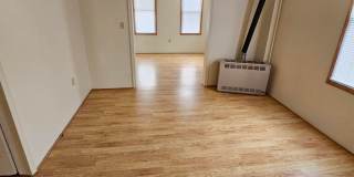 MOTIVATED OWNER JUST LOWERED RENT!  1 Bedroom Apartment on First Floor! Gallery 5