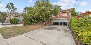 Spacious lot with no back house! Gallery 32