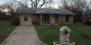 Charming 4-Bedroom Home with Spacious Yard! Gallery 7