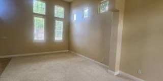 5 Bedroom Home Behind the Gate of Wisteria Place Gallery 8