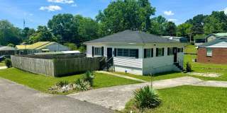Charming Renovated Home with Private Pool! Gallery 1