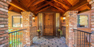 Stunning LAKEFRONT 6BR House in Lake Arrowhead Gallery 1