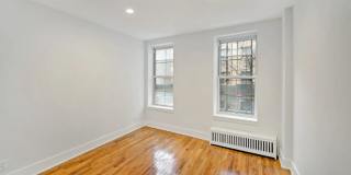91 Christopher St Gallery 3