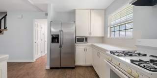 Modernized 3 Bedroom Home Near Mueller ~ Huge Backyard & Deck Gallery 25