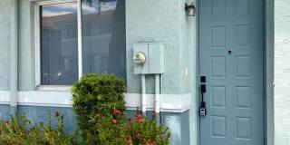 Cozy 3/2.5 Townhome in Convenient Location Gallery 1