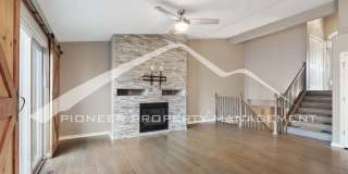 Stylish Townhouse 2bed / 2bath, 2 car garage and AC in Gated Community Near Powers Corridor Gallery 6