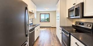 2 bedroom Condo in Twin Towers!! One Month Free with 12 Month Lease Gallery 1