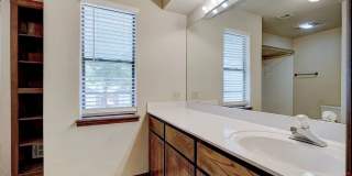 Beautiful Two-Story 3bed/2bath Townhome Available in Westside Norman!! Gallery 33