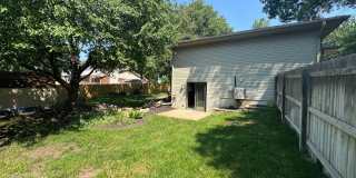 Beautiful walk-out house in SOUTH Lincoln Gallery 21