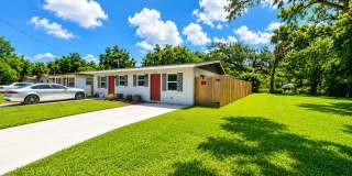 Annual UNfurnished Beautifully totally renovated duplex in Sarasota Gallery 1