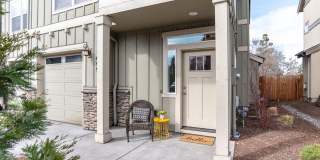 Townhome 4 blocks from the Old Mill Gallery 1