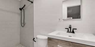 5655 NE 5th Ter Gallery 20