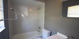 825 SW 10th St Gallery 7