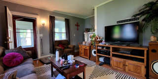 Well Care for Century Home Within Walking Distance to U of I, Downtown, & Multiple Parks Gallery 4