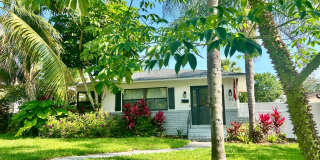 FULLY FURNISHED 2/2 OLD NE BUNGALOW - lease term through March 2027 Gallery 3