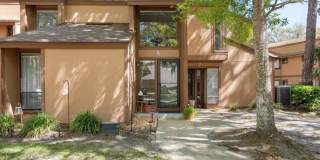 8 FAIRWAYS Circle Gallery 1
