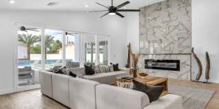 Meticulously renovated single-story contemporary estate Gallery 10