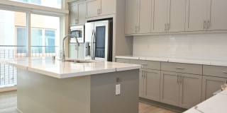 Upscale 2-BR Dual-Suite Condo in Downtown San Jose Gallery 9
