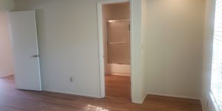 Spacious Townhouse with Two Car Garage! Spacious Townhouse with Two Car Garage! Gallery 21