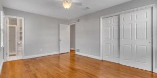 19 Bradley Avenue Gallery 17
