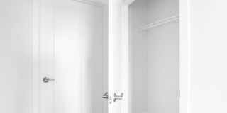 Graduate Pointe Gallery 13