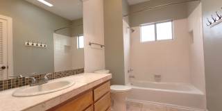Beautiful 4 Bedroom 2.5 Bathroom House Located In The NE! Gallery 18