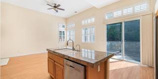 Highly Desirable Executive Home: 4 Bedrooms, 3 Bathrooms of Luxury Living Gallery 17