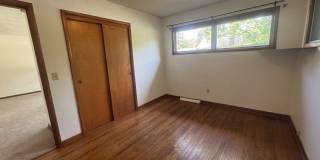 1906 E. Maxwell Gallery 9