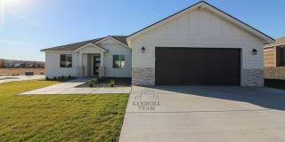 3 Bedroom, 2 Bath + an Office Home in Kennewick Gallery 1
