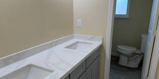 DOWNTOWN APARTMENT REDONE TO THE 10'S!!! Gallery 6