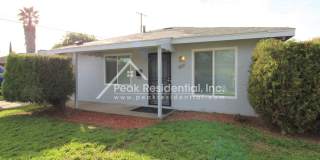 Charming Tahoe Park 2bd/1ba Duplex Gallery 3