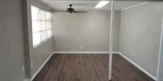 4 Bedroom/2 Bath located in Golf Club Manor Gallery 11