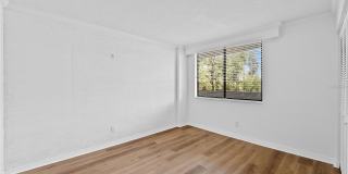 201 W LAUREL STREET Gallery 17