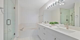 811 Oak Harbour Drive Gallery 14