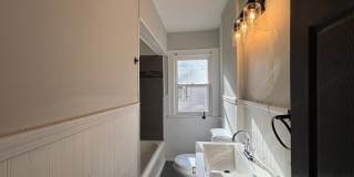 Spacious 2BR + Den with Huge Deck & Hardwood Floors Gallery 13