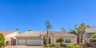 Rare Beautiful 1 story Gated w/ Basement! Pool, Spa and Tiki Bar! Gallery 1