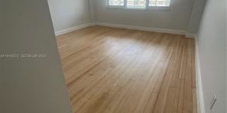 5600 Collins Avenue Gallery 16