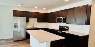3 Bedroom 2.5 Bathroom Townhome Gallery 1