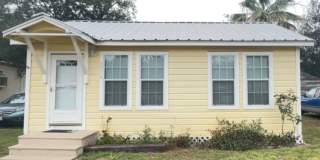 2716 Deer - 3 Bed/2 Bath - $1275 2716 Deer - 3 Bed/2 Bath - $1275 Gallery 1