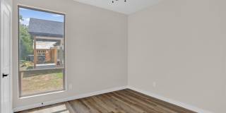 705 E Hanna Street Gallery 16
